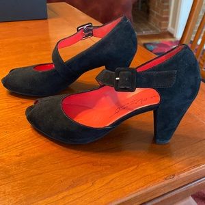 Pas de Rouge Suede heel